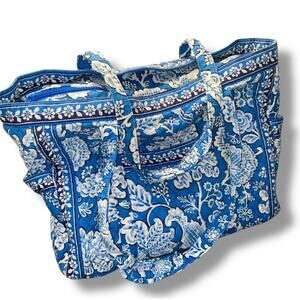 Vera Bradley Blue Lagoon Floral Tote Bag Purse Pockets Travel Carryon Weekender